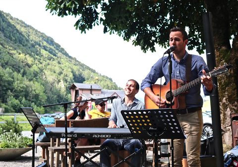 Zwei-Mann-Band live
